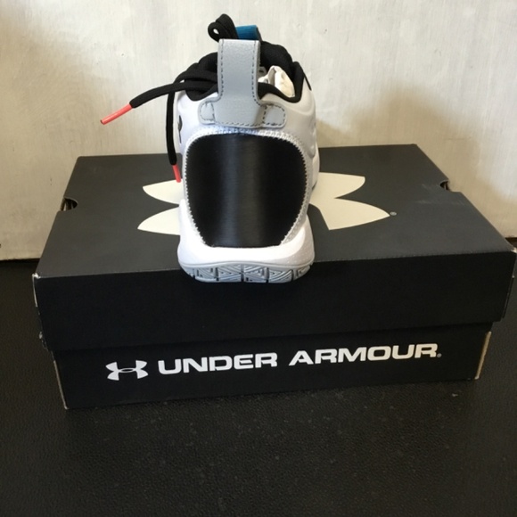 Under Armour HOVR Clone 4 Basketball Shoes - Size 7 main image 6